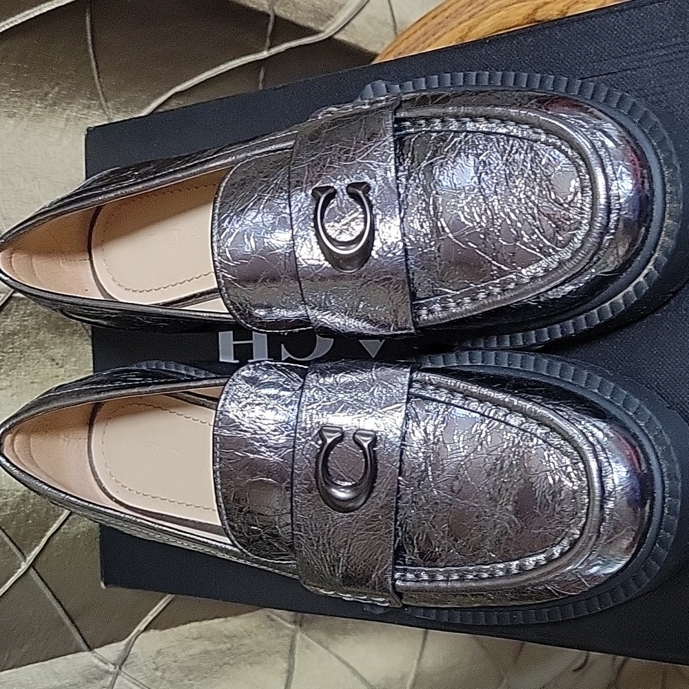 NWT- Coach ‘Leah’ Crinkle Leather Lug Sole Loafer - Picture 7 of 12